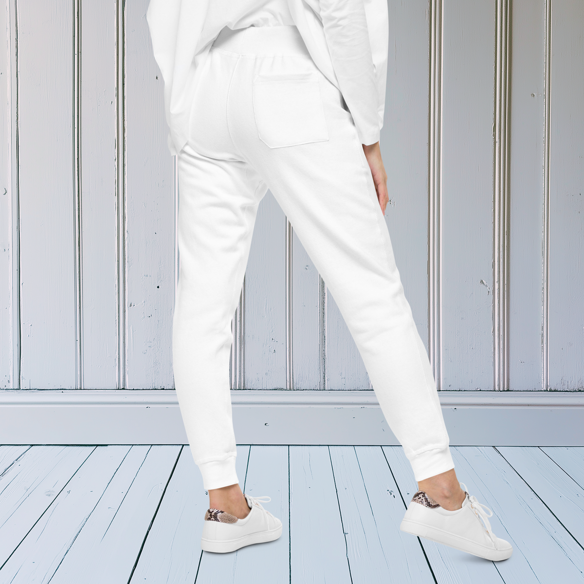 On the front of these fleece lines sweatpants, over the left front pocket is a red heart and exclamation mark that are embroidered into the pants, perfect for everyday pants.